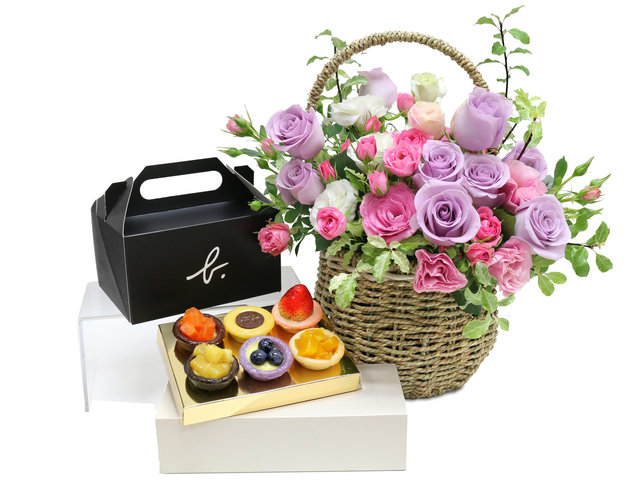 Wine n Food Hamper - Agnes b cupcake hamper Z1 - L36670316 Photo